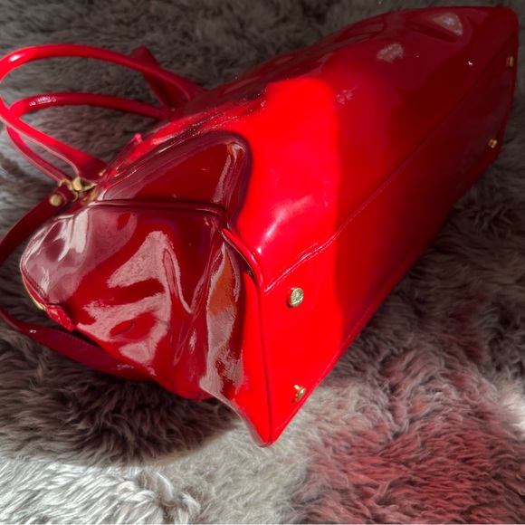 VIVIENNE WESTWOOD • RARE PATENT LEATHER CHERRY RED LARGE ZIP TOTE BAG - Picture 11 of 13